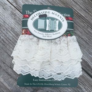 The Hirschberg Collection Decorative Christmas Accent Towels Pillows Bedding 60"